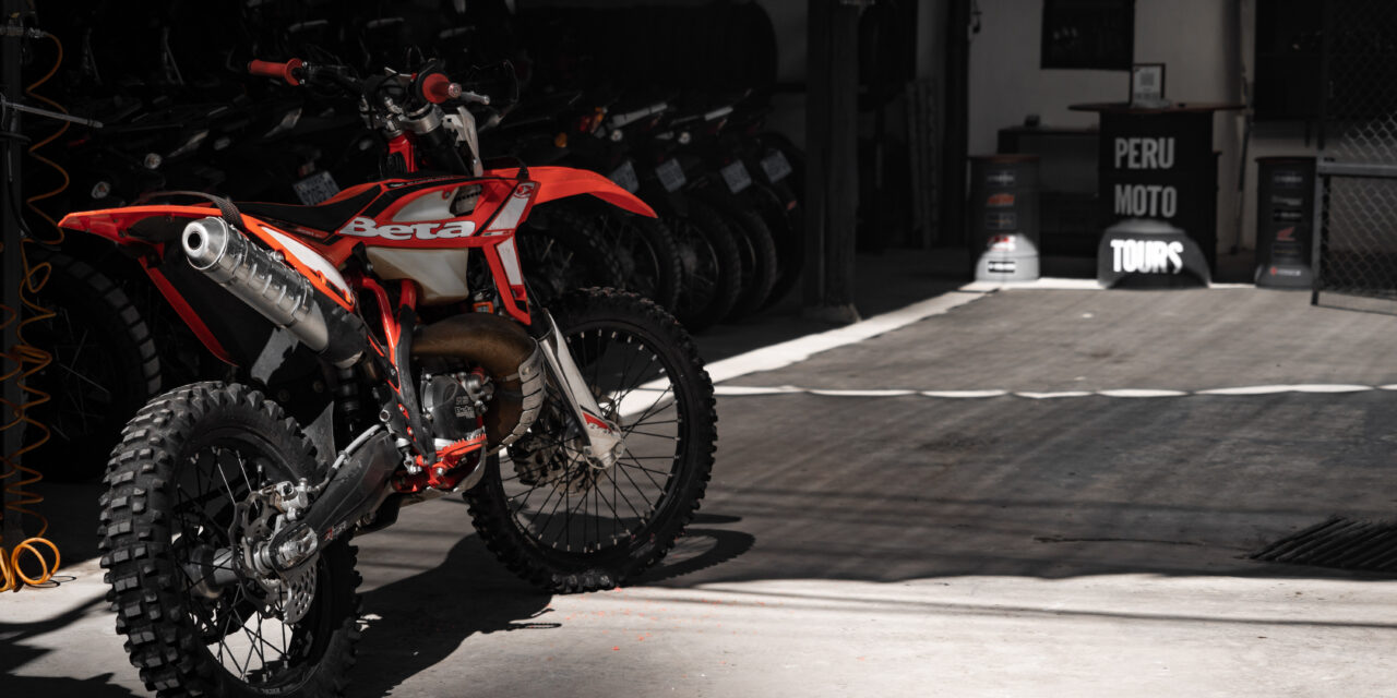 Por qué elegir Peru Moto Tours SAC sobre agencias informales de alquiler de motocicletas en Cusco